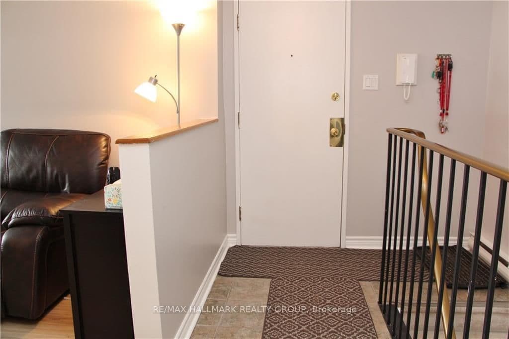 4 - 14 Sweetbriar Circle, Ottawa, ON — photo 2