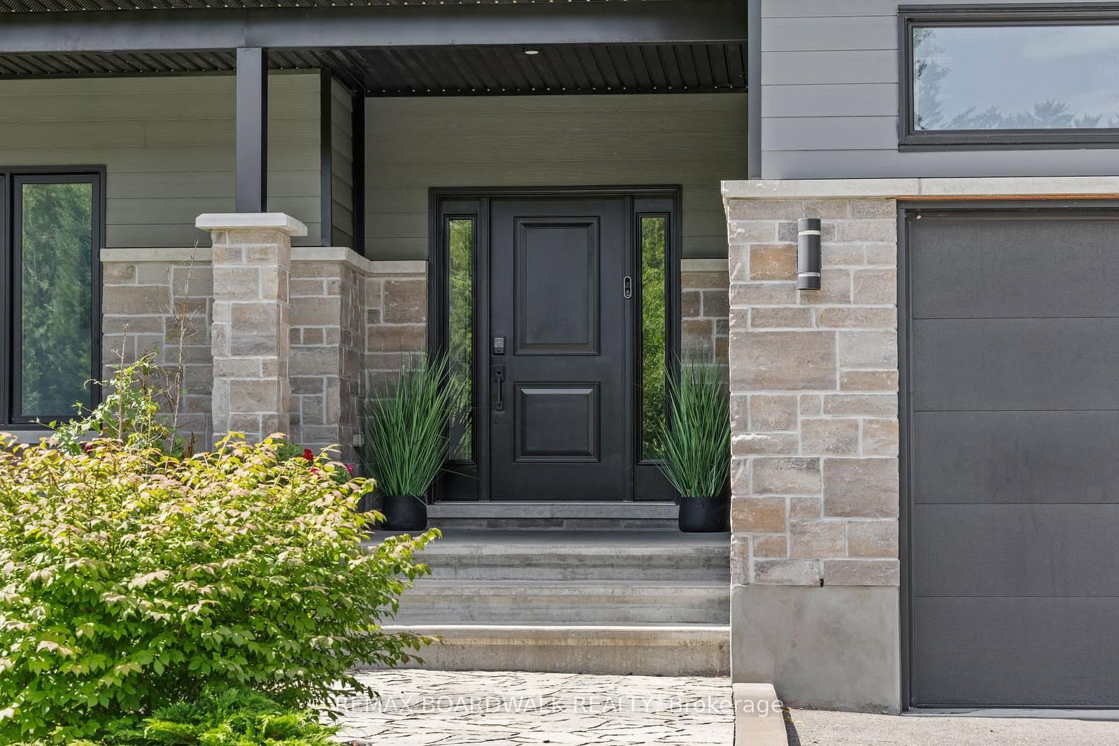 400 Cinnamon Crescent, Kinburn, ON — photo 2