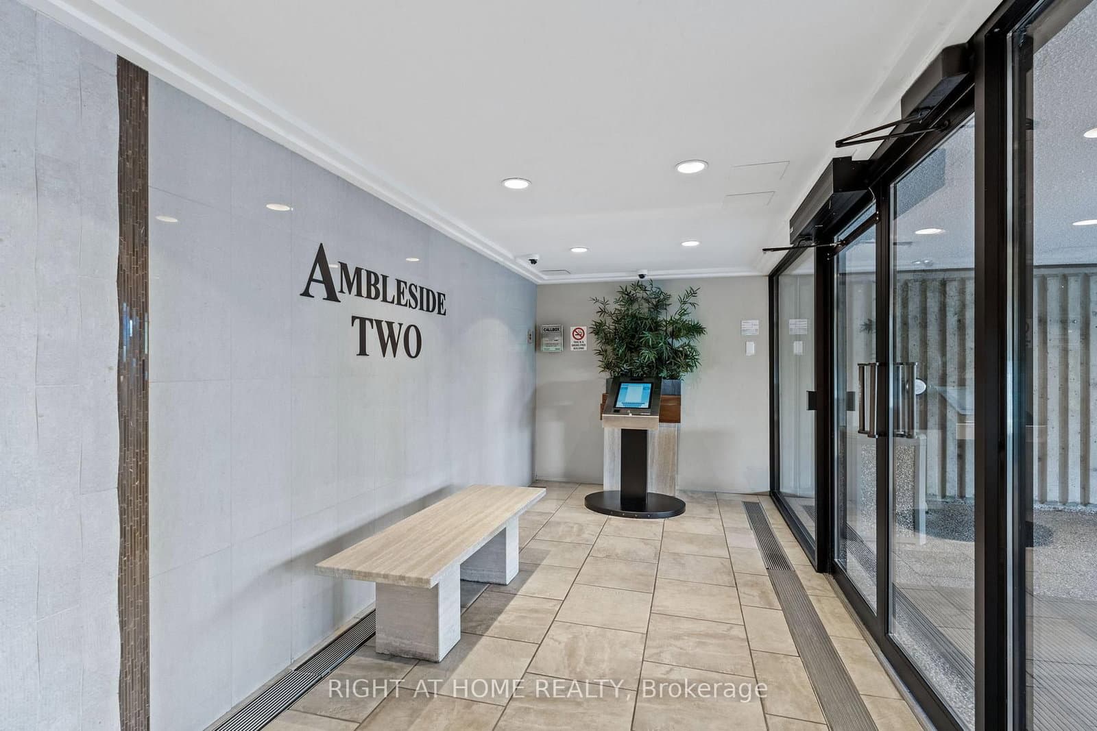 906 - 1171 AMBLESIDE Drive, Ottawa, ON — photo 2