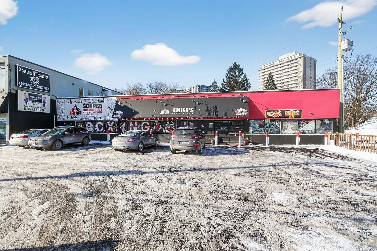 858 MERIVALE Road, Ottawa, ON