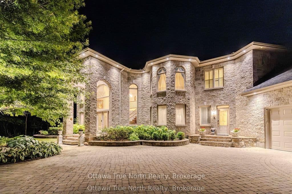 5884 Earlscourt Crescent, Ottawa, ON