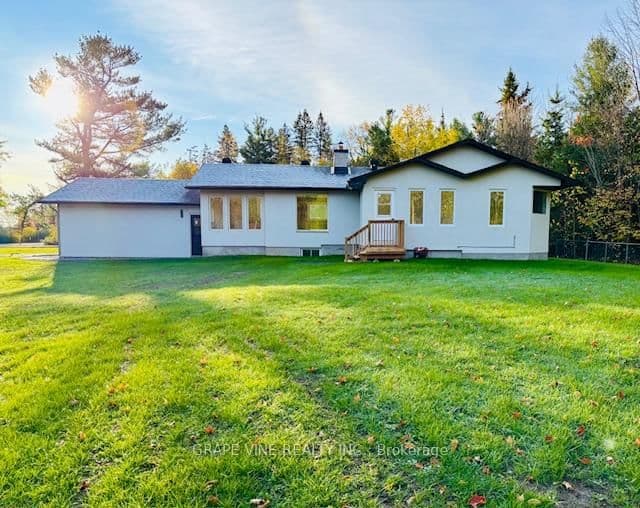 135 Manion Road, Carp, ON — photo 2