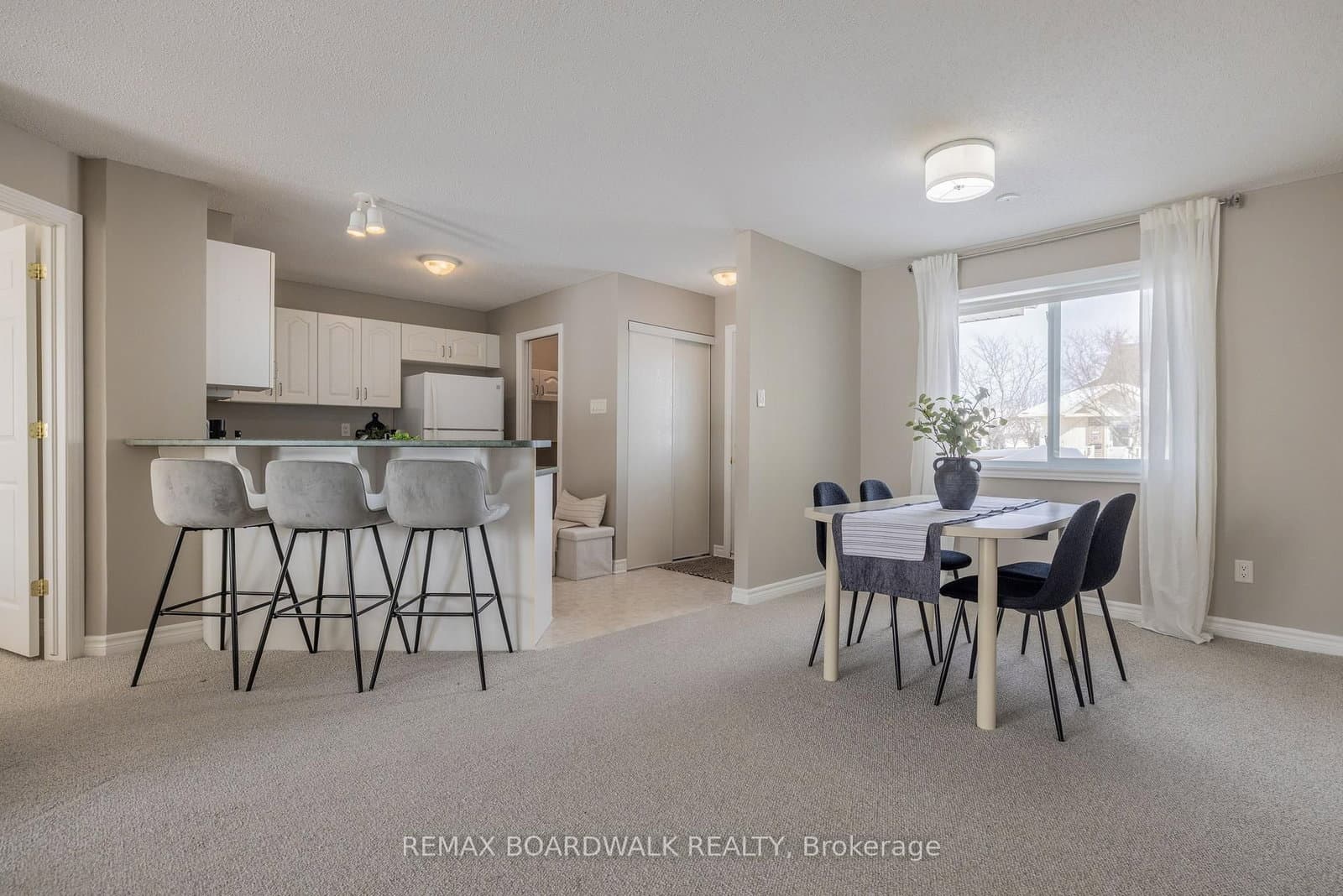 206 Oak Leaf Private, Richmond, ON — photo 2