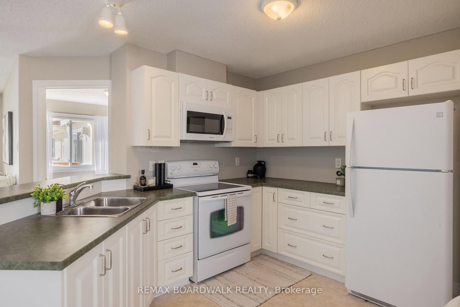 206 Oak Leaf Private, Richmond, ON — photo 4