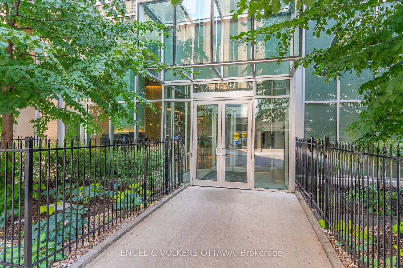 1104 - 40 Nepean Street, Ottawa, ON — photo 2