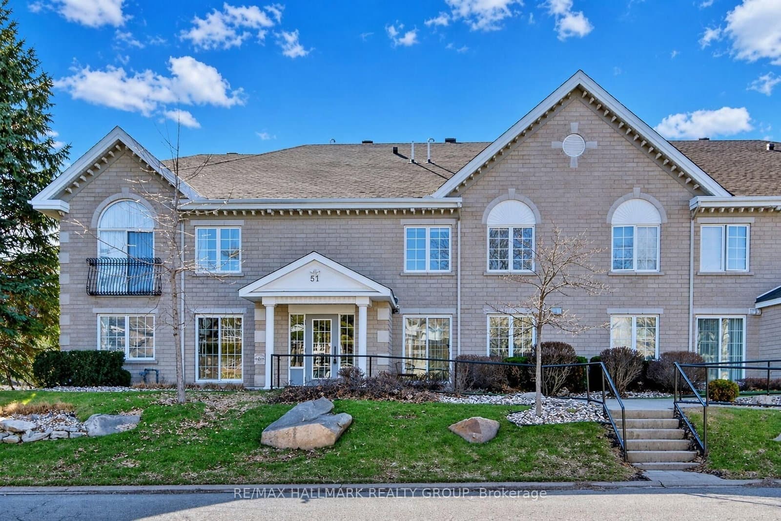 2B - 51 Robson Court, Ottawa, ON