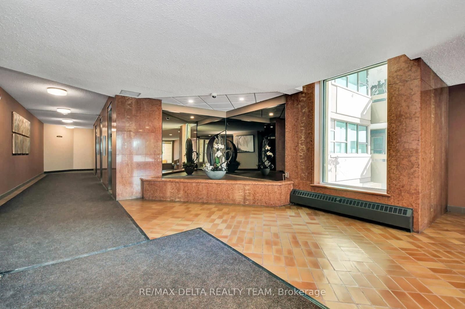 1001 - 555 Brittany Drive, Ottawa, ON — photo 3