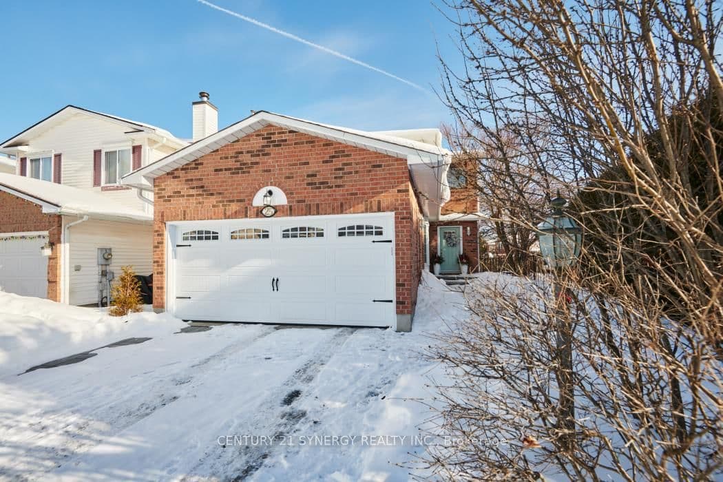 25 Waterton Crescent, Kanata, ON