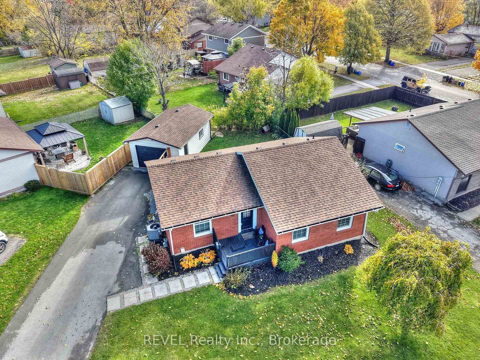 11 NEWLEAF Crescent, Welland, ON — photo 2