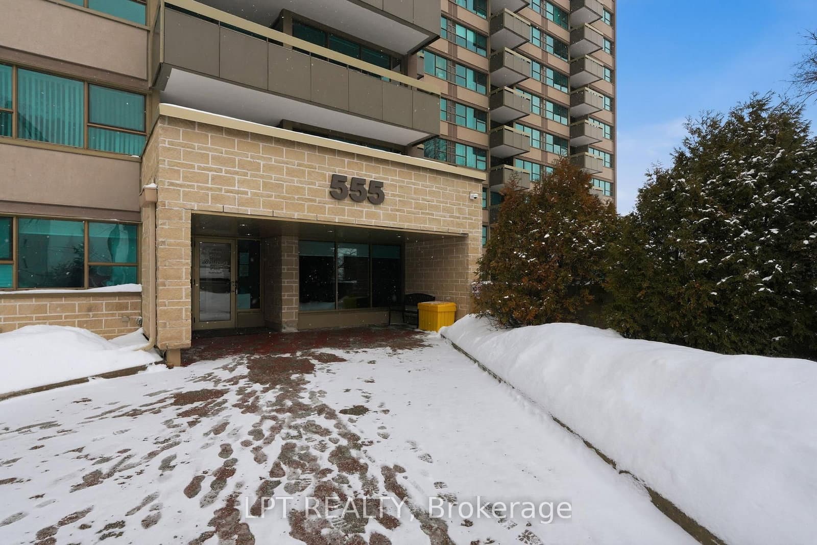 1112 - 555 Brittany Drive, Ottawa, ON — photo 3