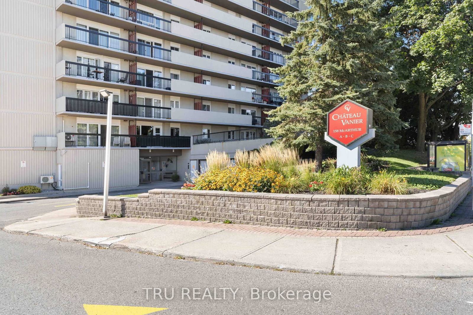 PH4 - 158A McArthur Avenue, Ottawa, ON — photo 2