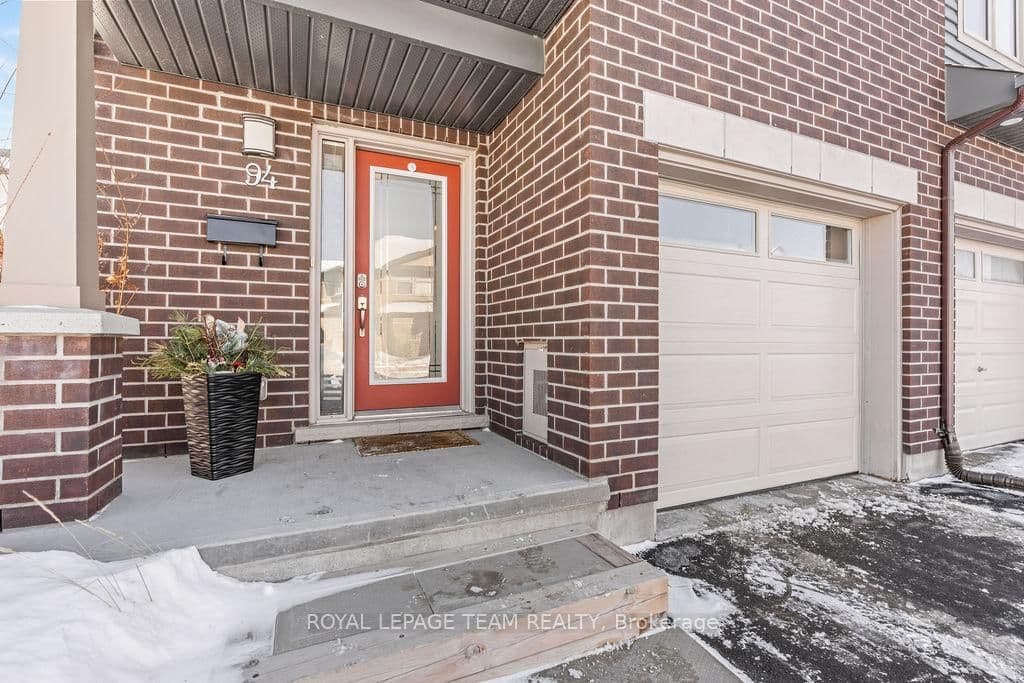 94 NUTTING Crescent, Ottawa, ON — photo 2