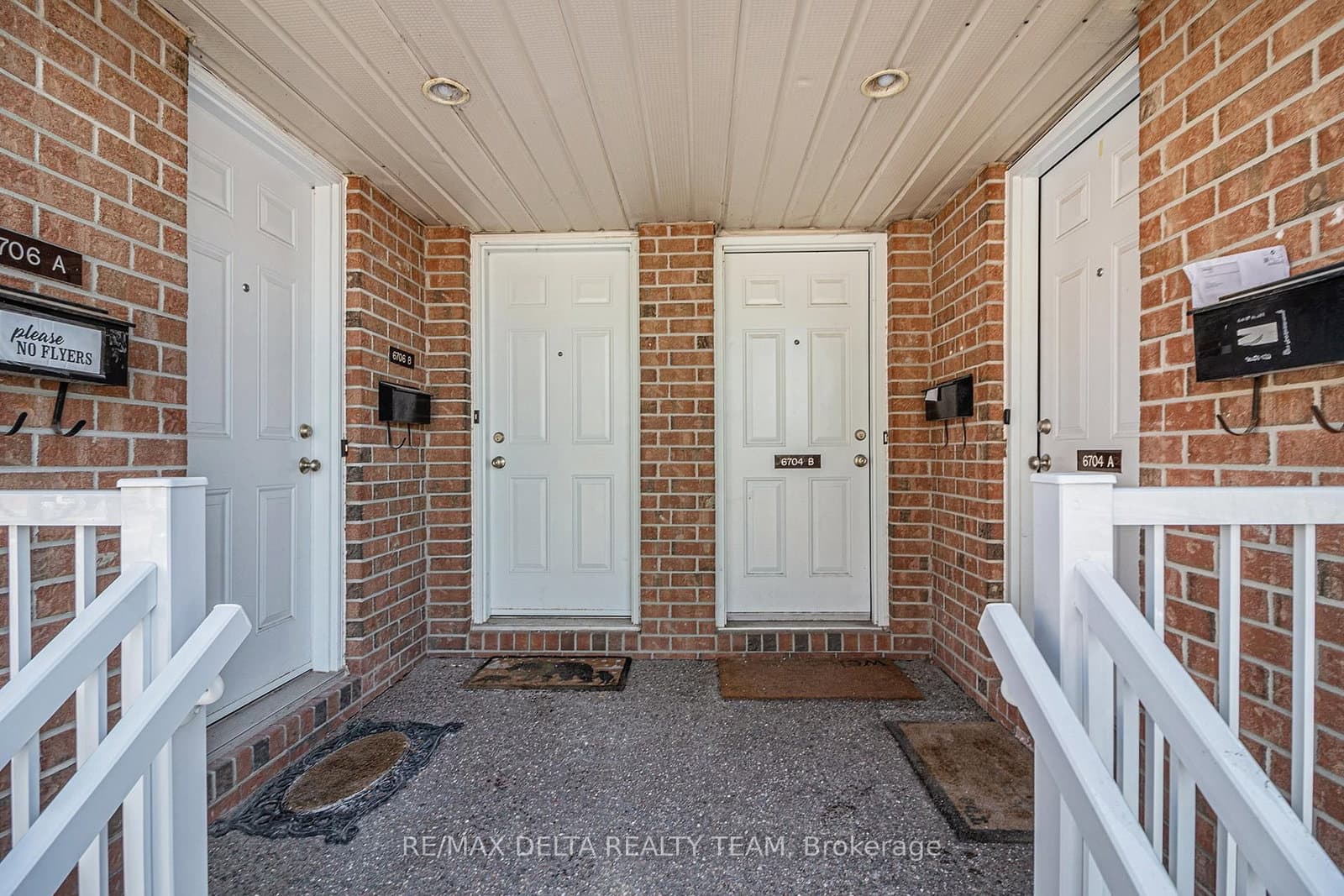 A - 6704 Jeanne D'Arc Boulevard, Ottawa, ON — photo 3