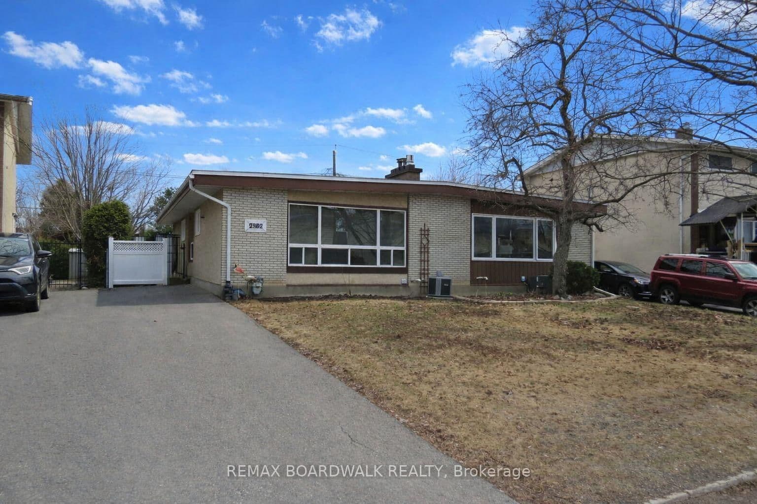 2462 Tupper Avenue, Ottawa, ON