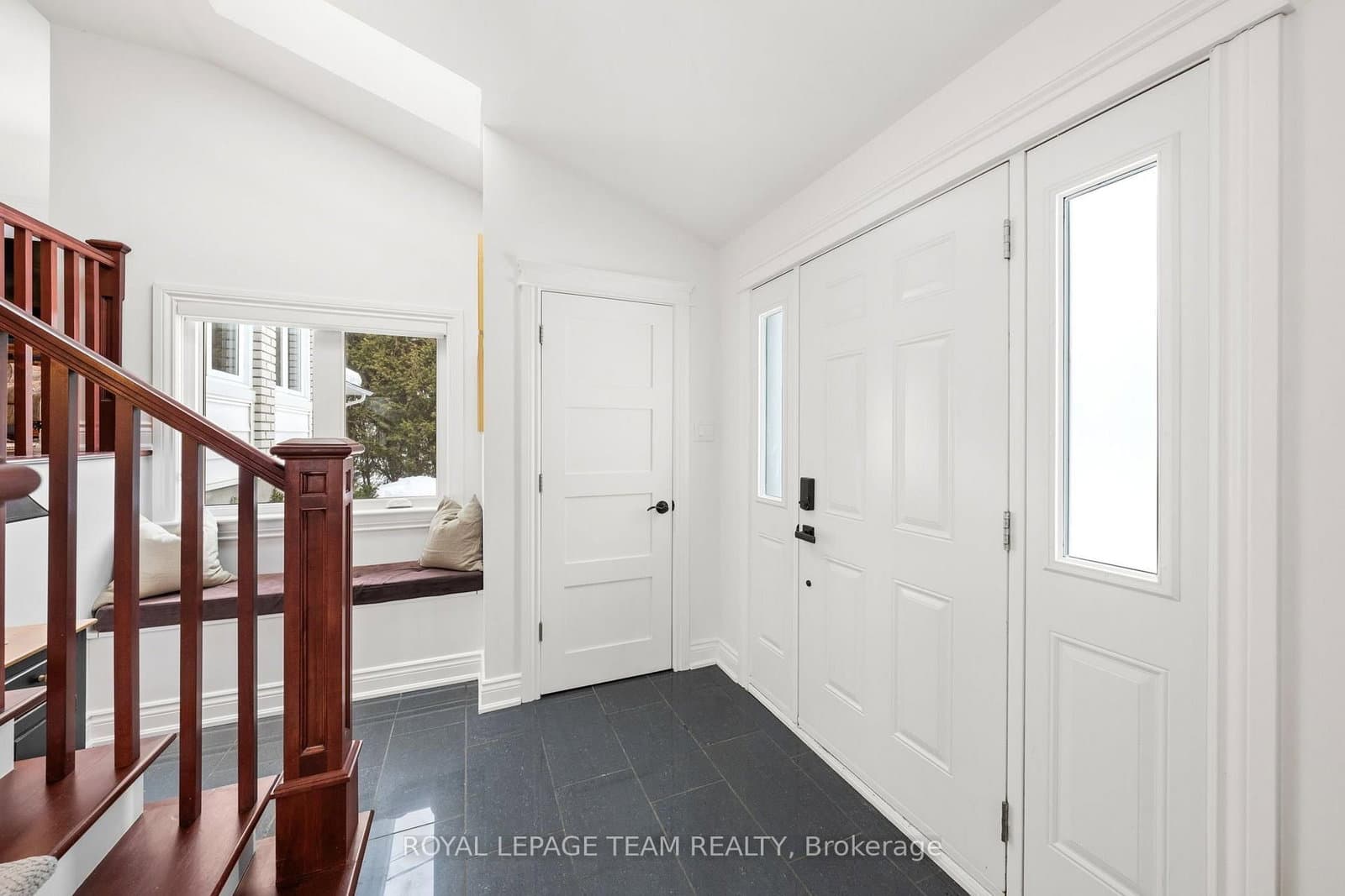 28 Maplehill Way, Ottawa, ON — photo 3