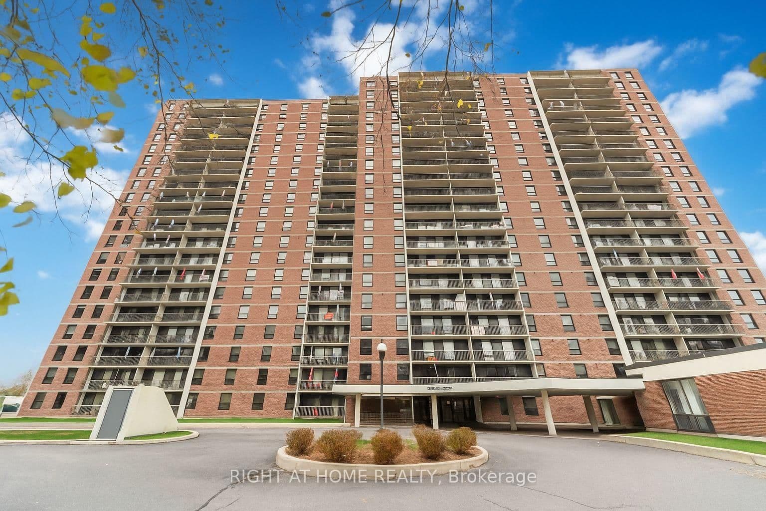 311 - 665 Bathgate Drive, Ottawa, ON — photo 2