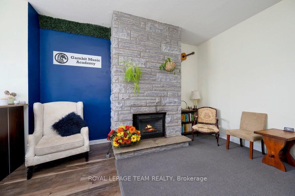 422 Donald B Munro Drive, Carp, ON — photo 3