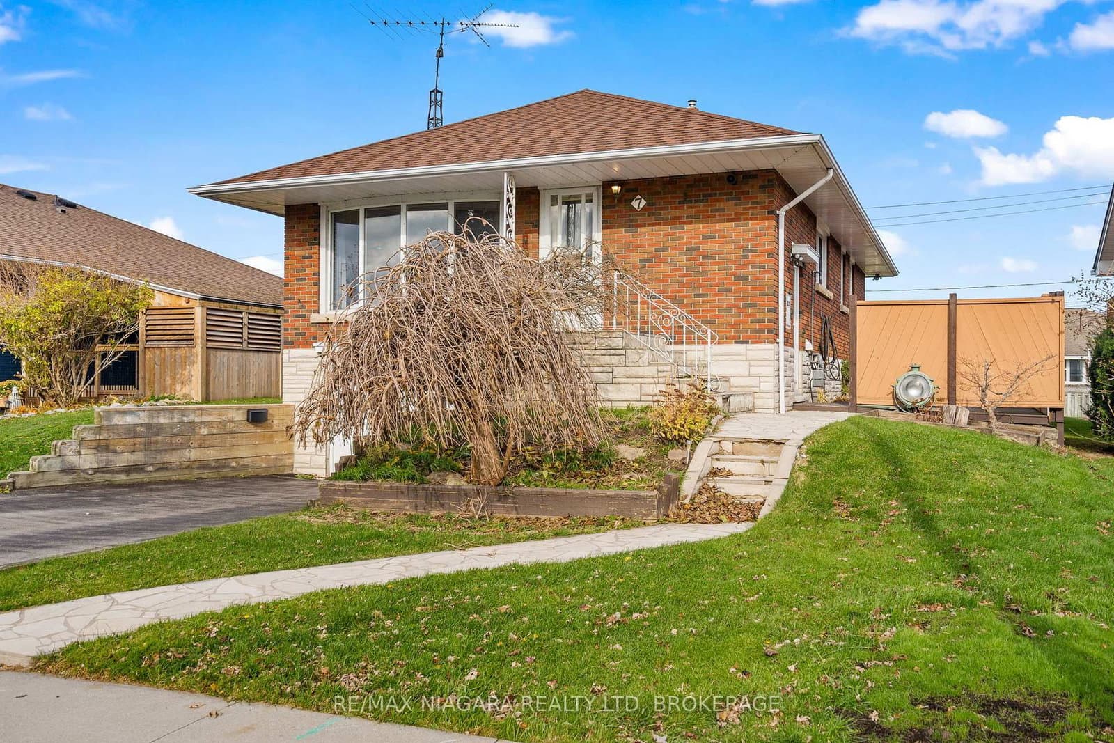 7 South Crescent, Port Colborne, ON — photo 3