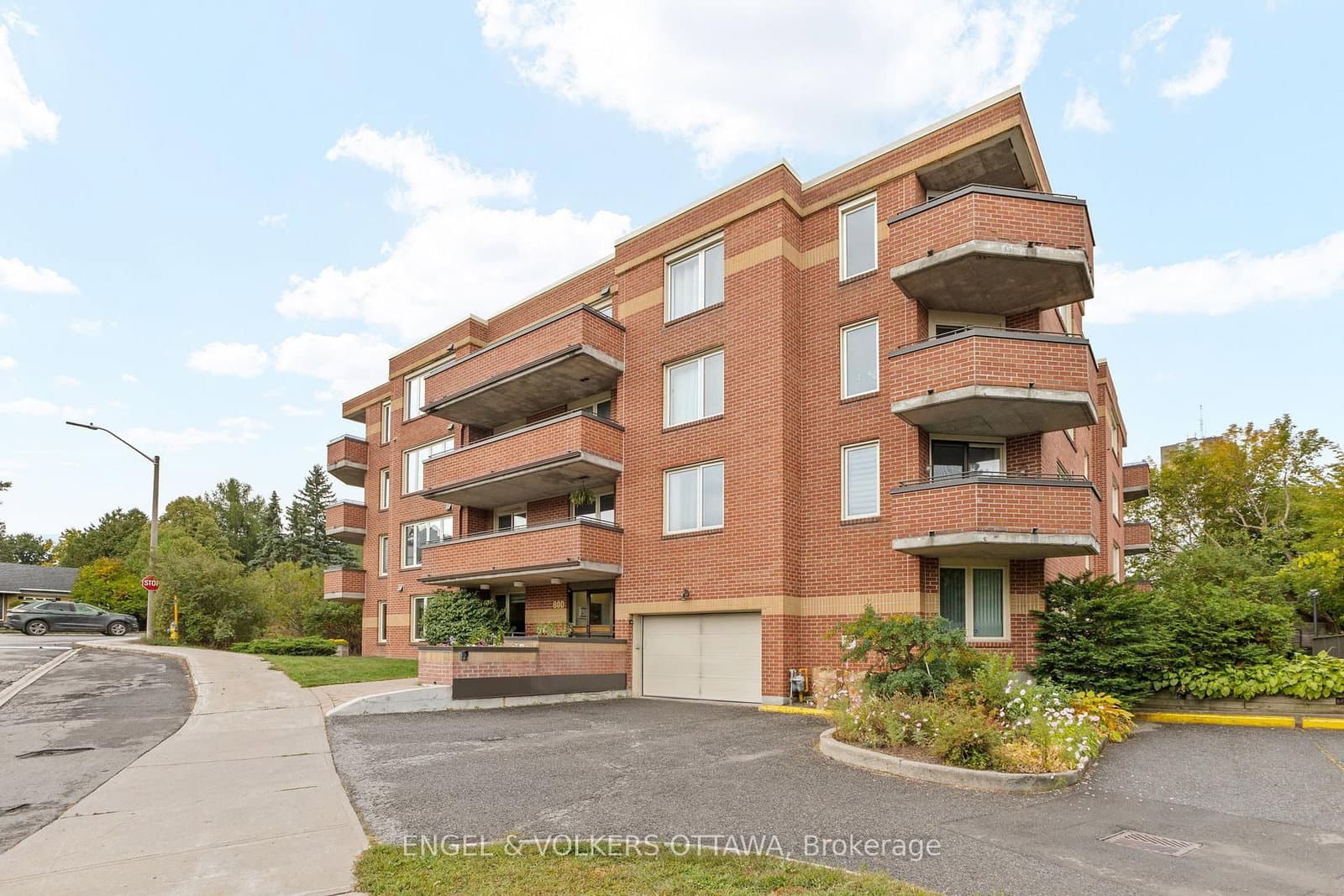 101 - 800 Mckellar Avenue, Ottawa, ON