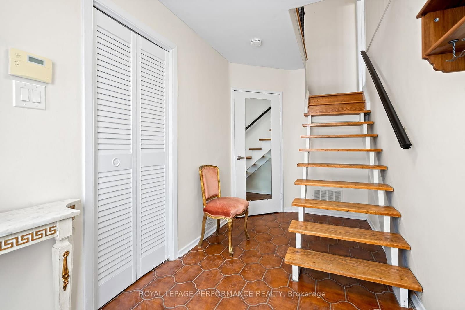 1430 Edgecliffe Avenue, Ottawa, ON — photo 2