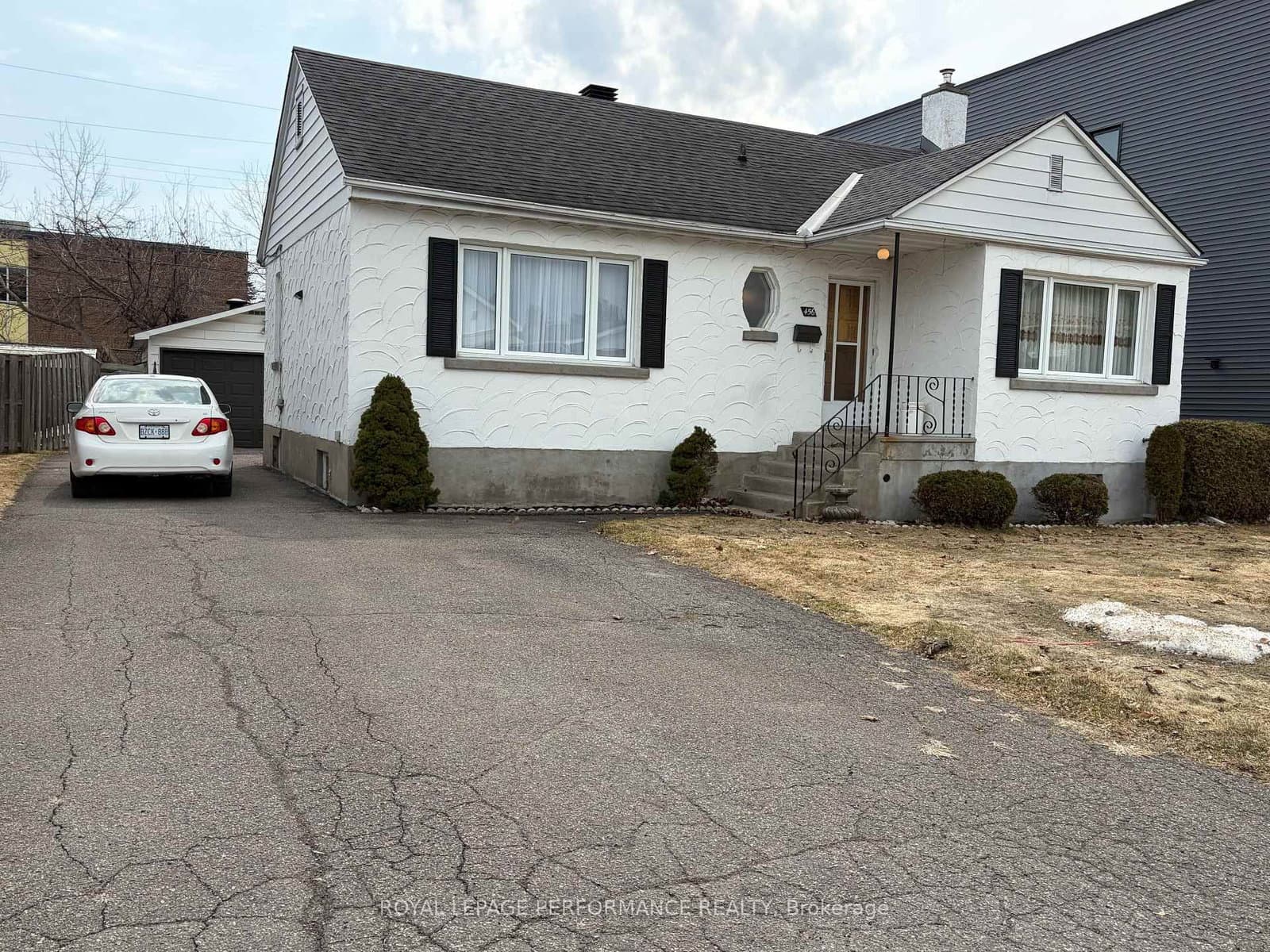 456 Blake Boulevard, Ottawa, ON