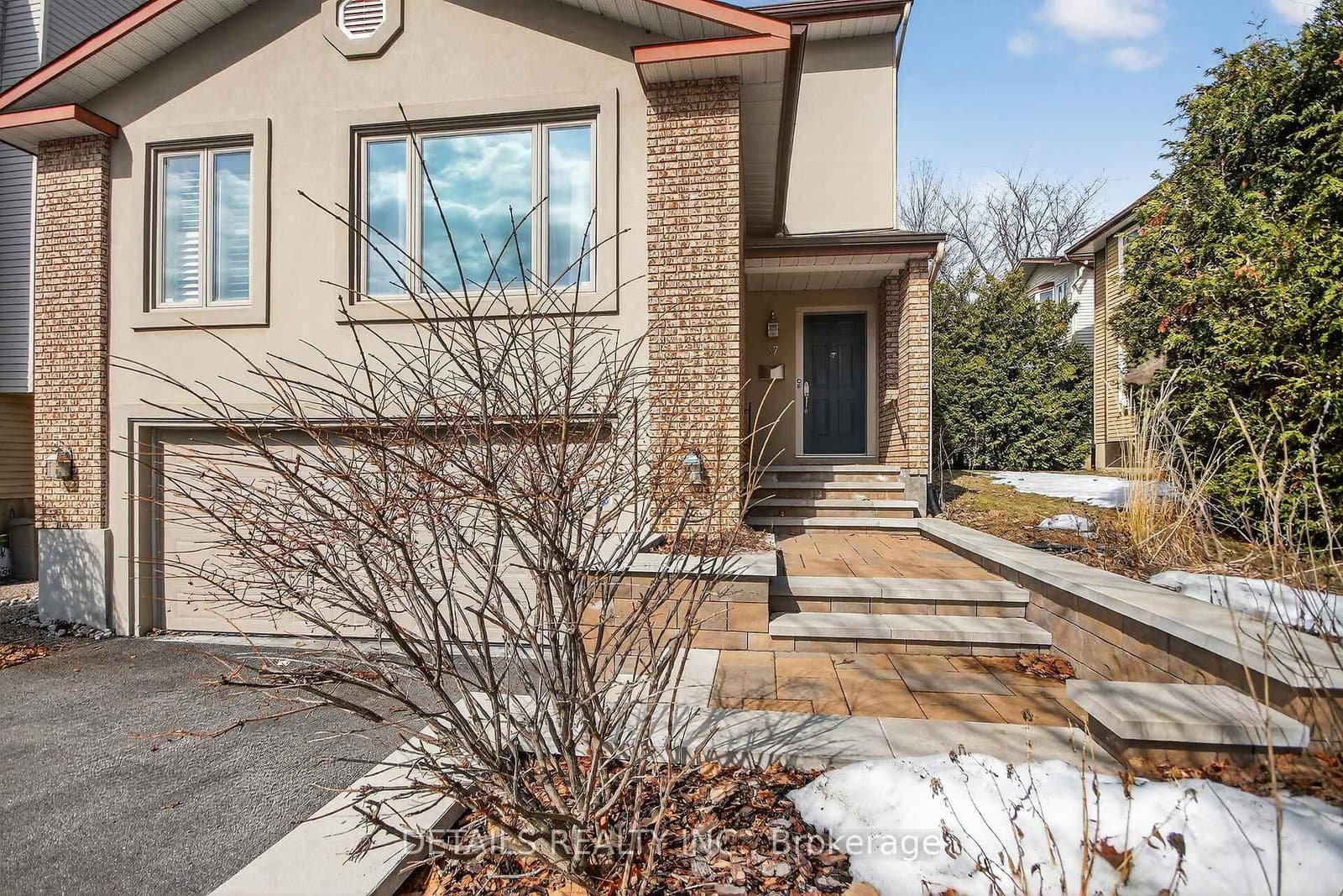 37 Gillespie Crescent, Ottawa, ON