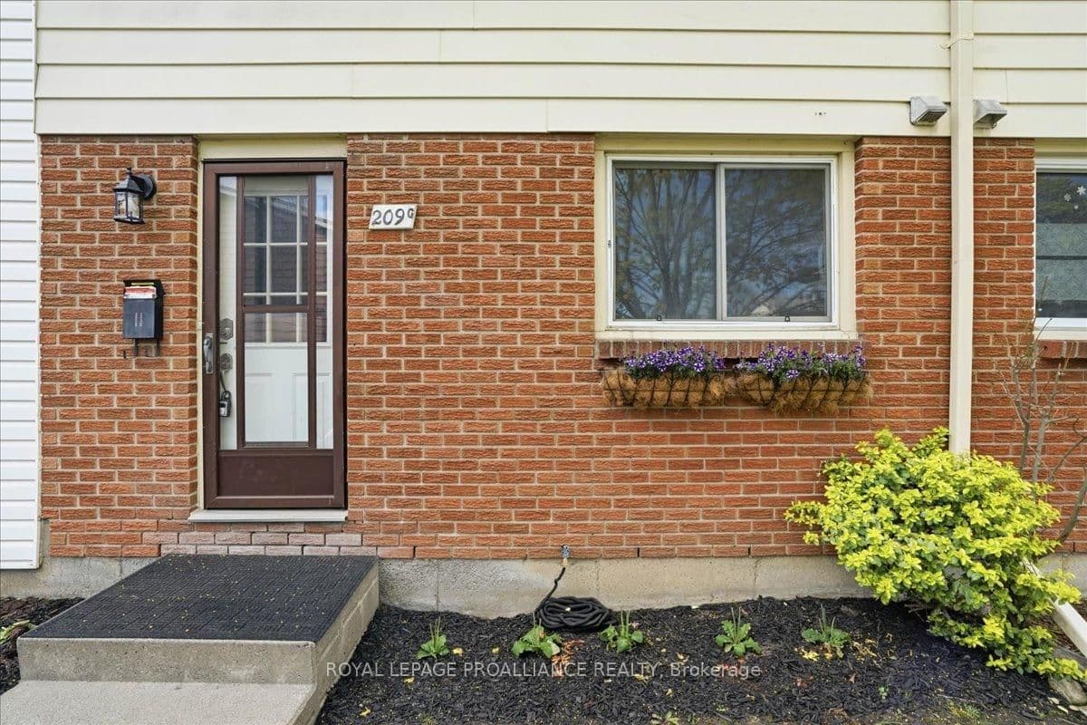 G - 209 North Park Street, Belleville, ON — photo 3