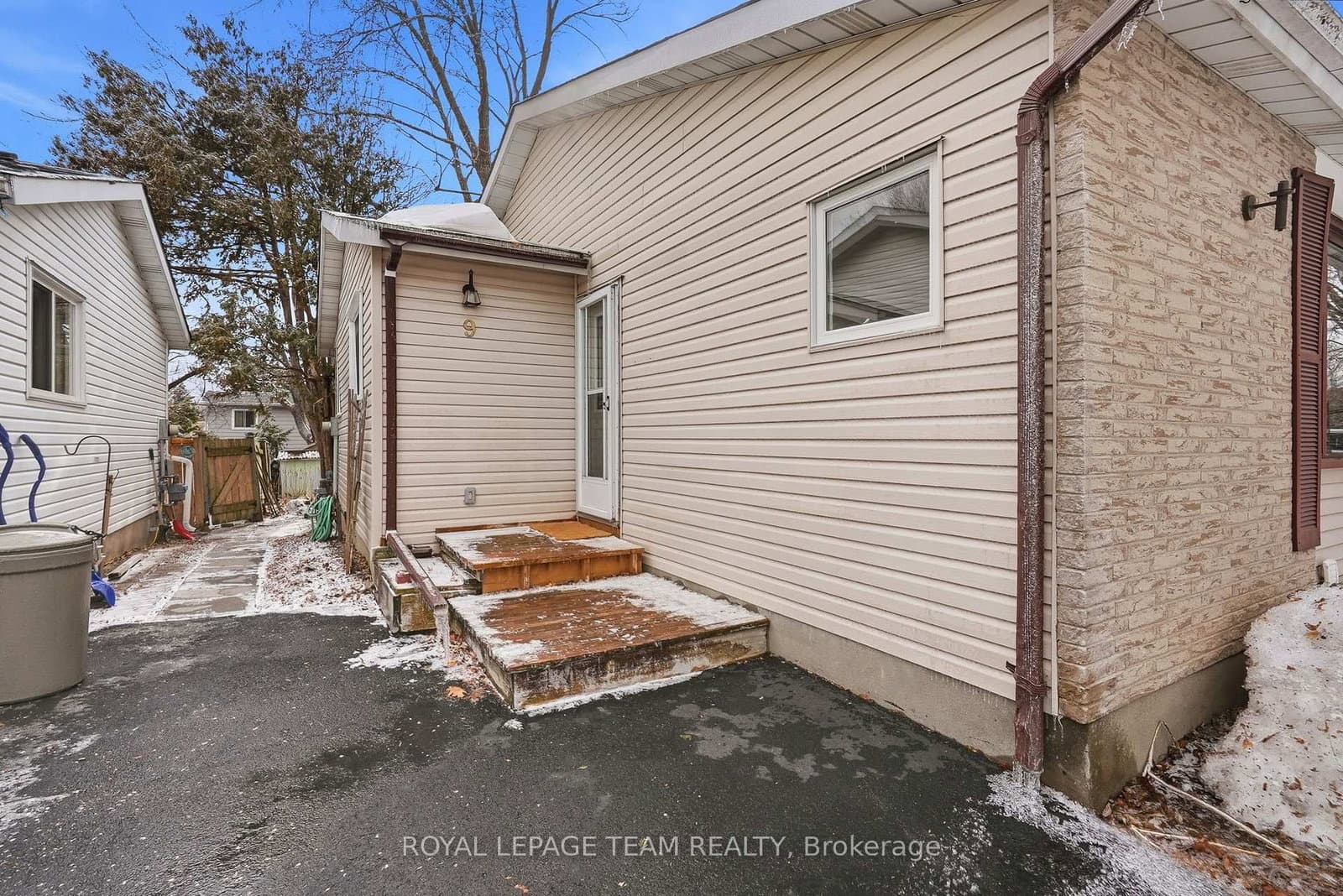 9 Shouldice Crescent, Ottawa, ON — photo 2