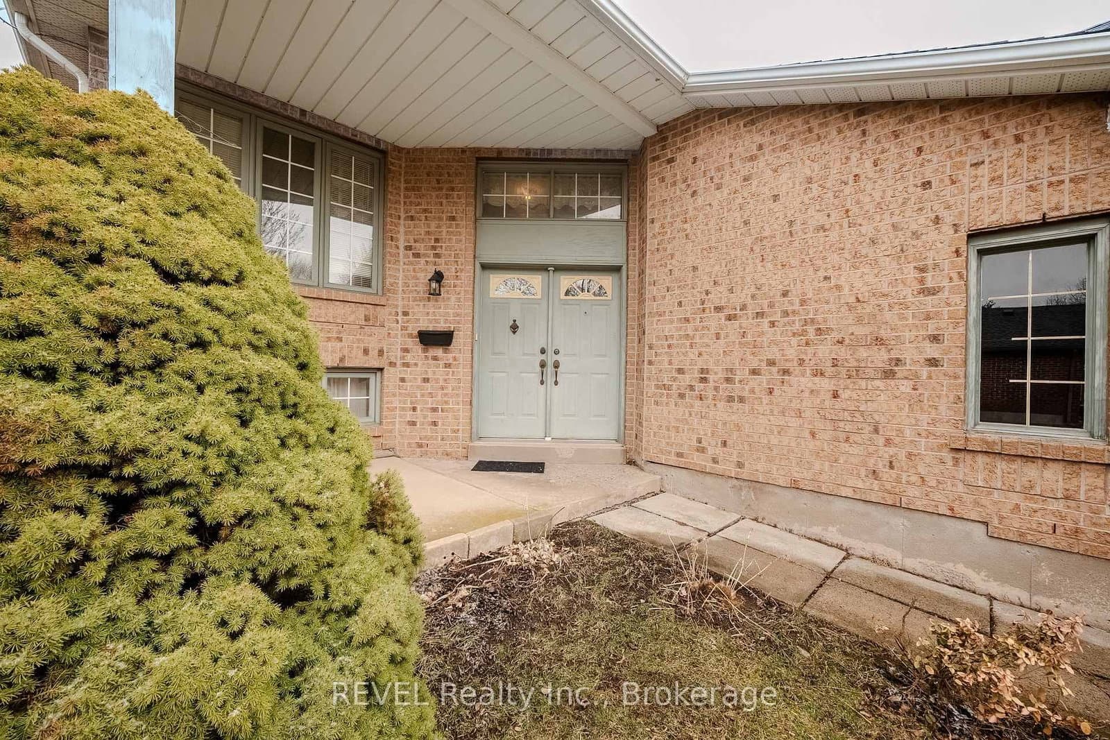 86 Madison Court, Welland, ON — photo 2