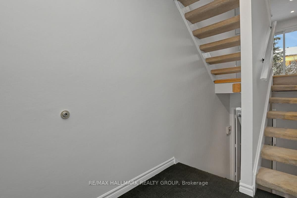 261 Bruyere Street, Ottawa, ON — photo 3