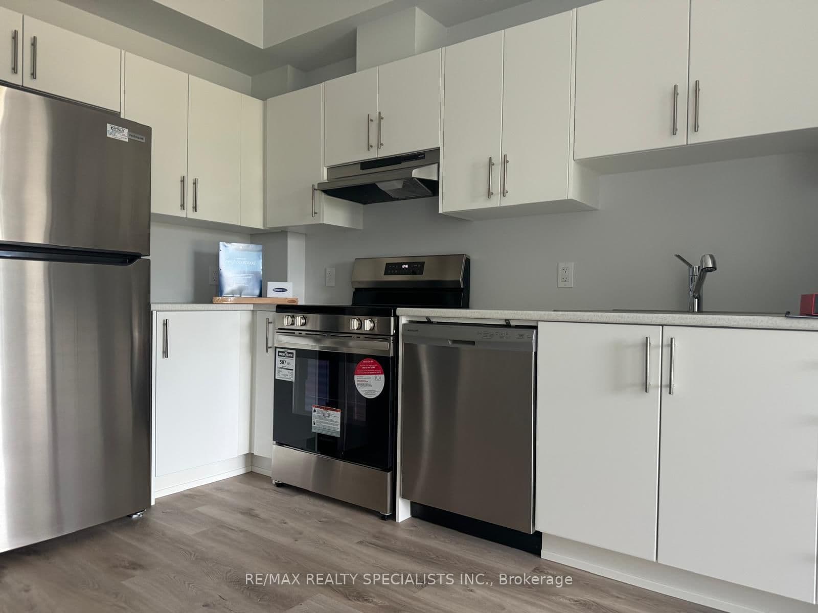 203 - 397 Codds Road, Ottawa, ON — photo 2