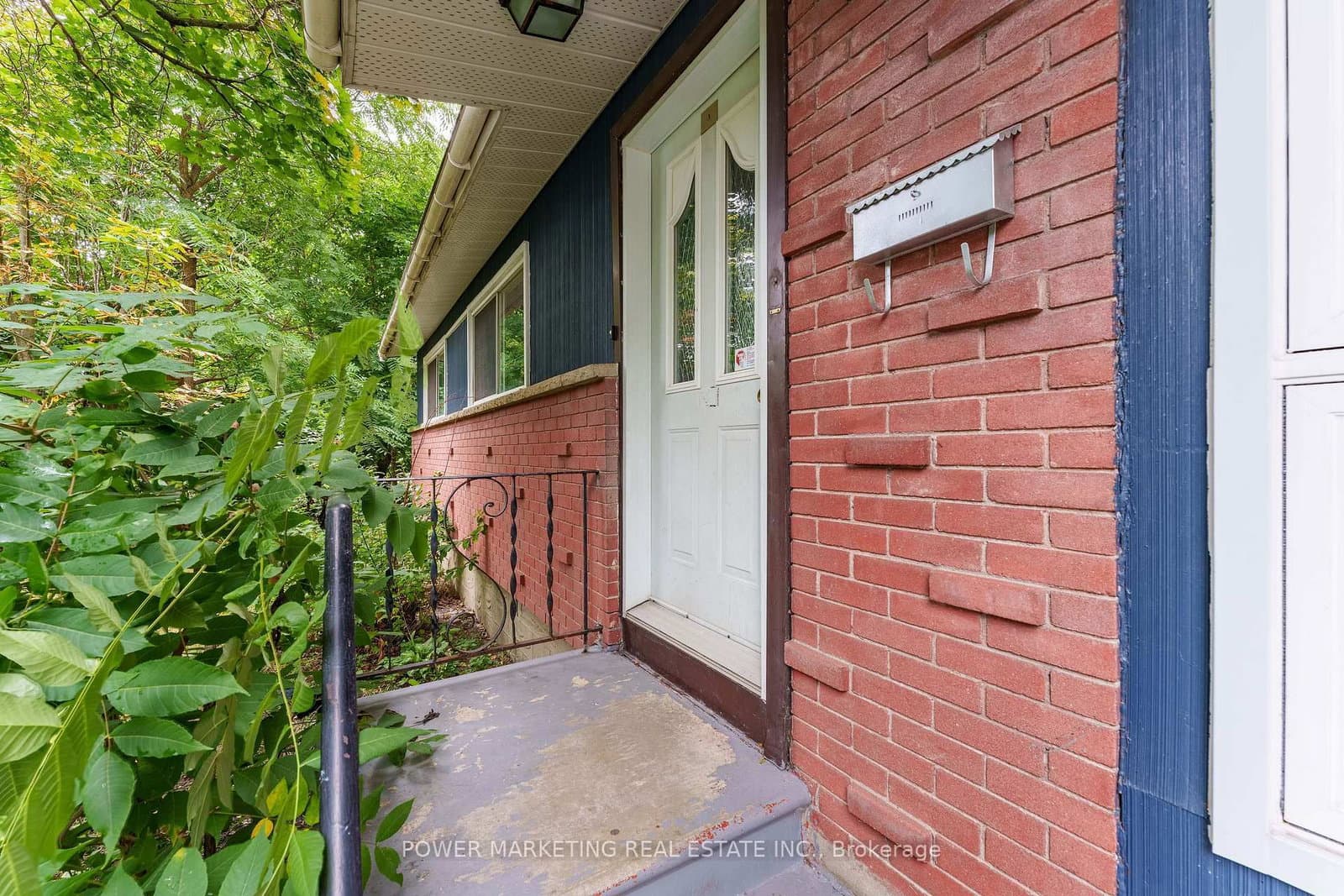 935 GOREN Avenue, Ottawa, ON — photo 2