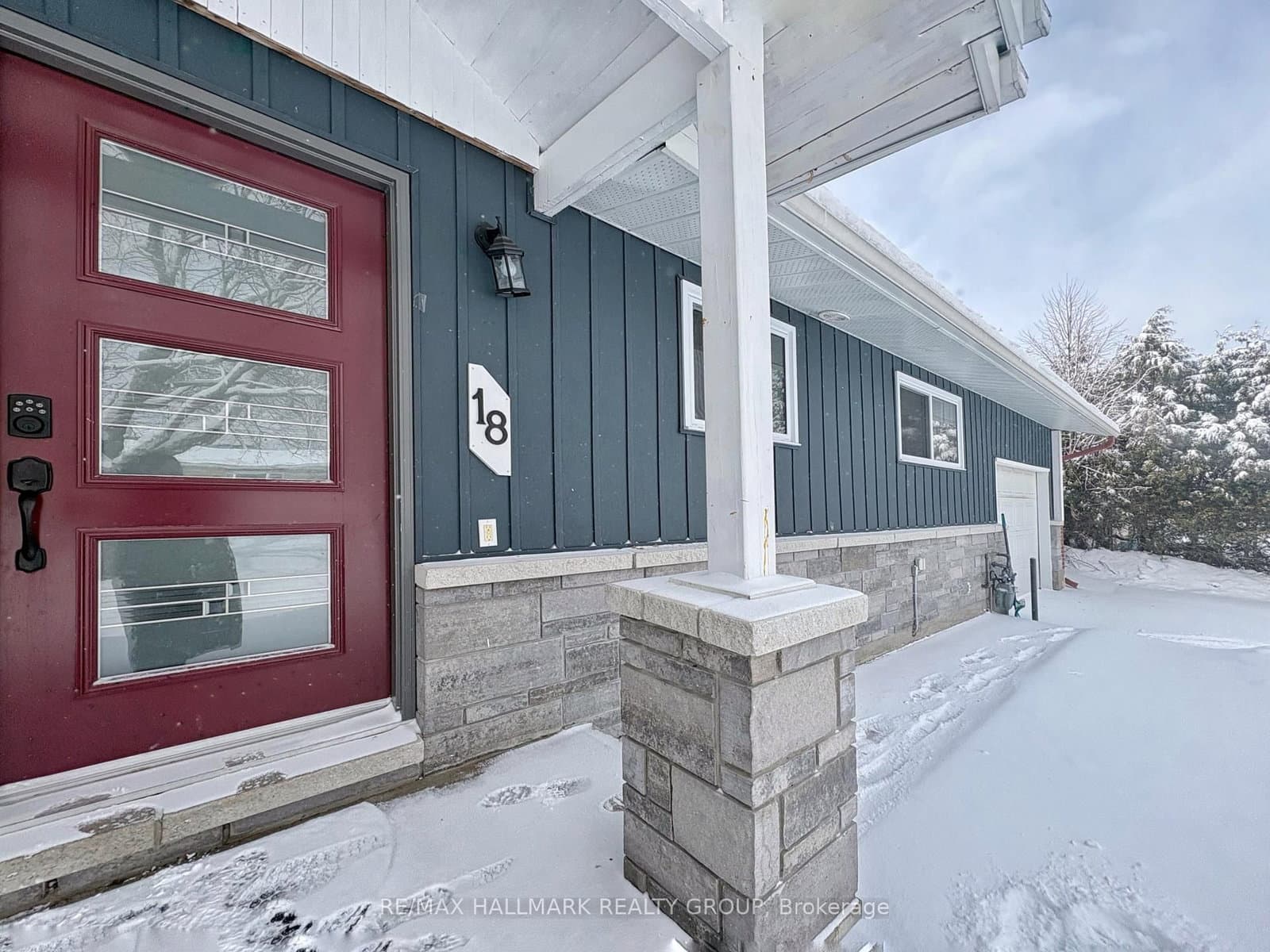 18 Forest Park Avenue, Ottawa, ON — photo 2