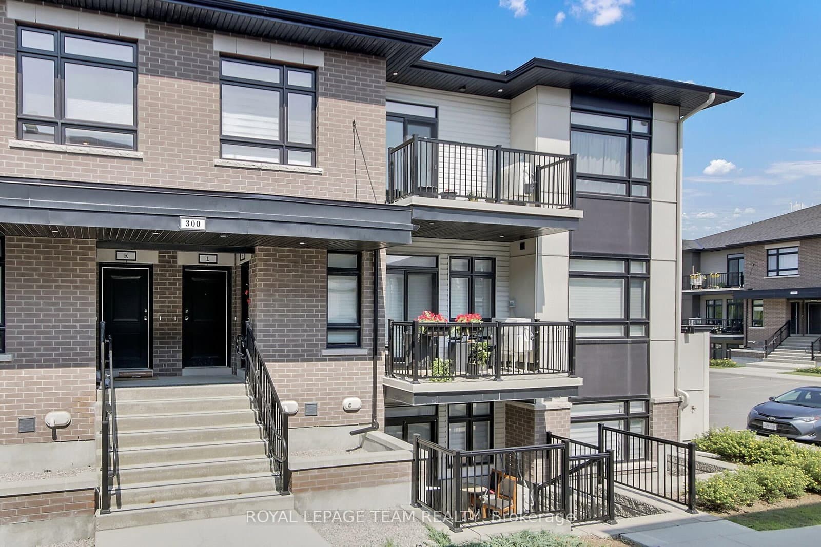 H - 300 Tulum Crescent, Ottawa, ON — photo 2