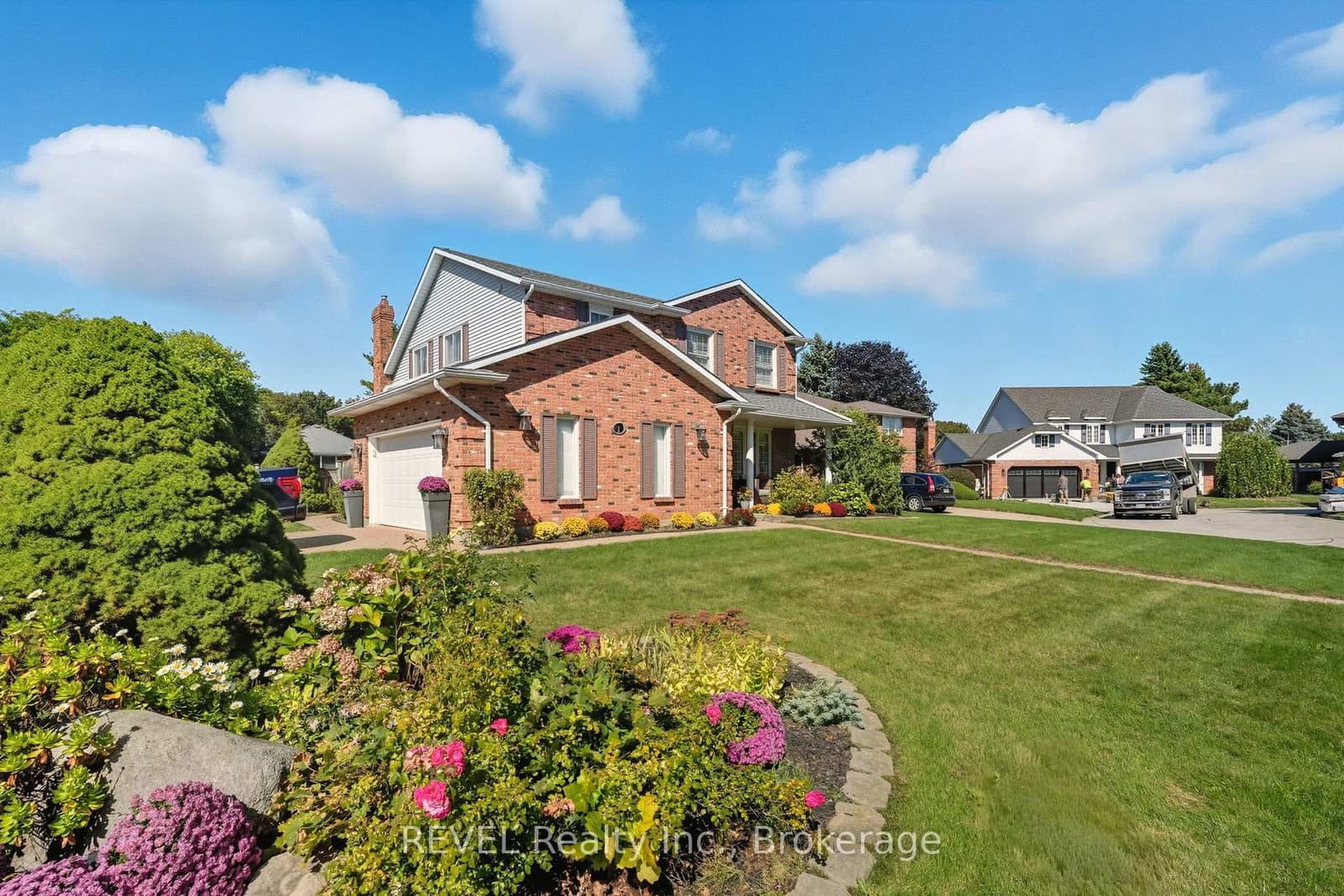 1 Spartan Court, St. Catharines, ON — photo 2