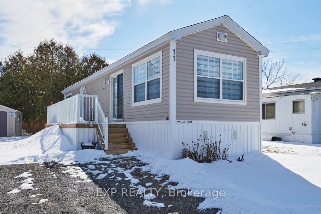 11 Bonner Street, Nepean, ON — photo 2