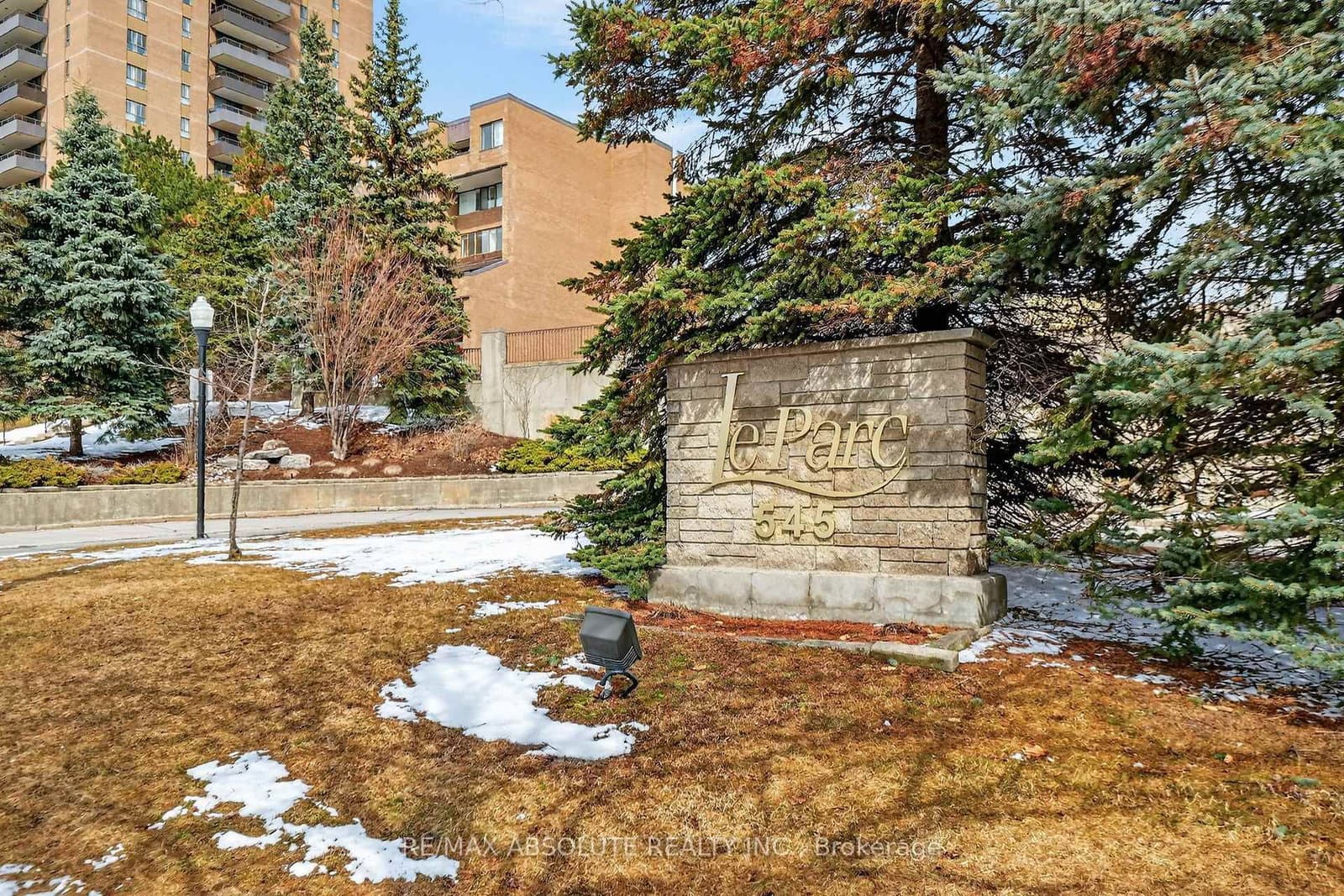 806 - 545 St Laurent Boulevard, Ottawa, ON — photo 2