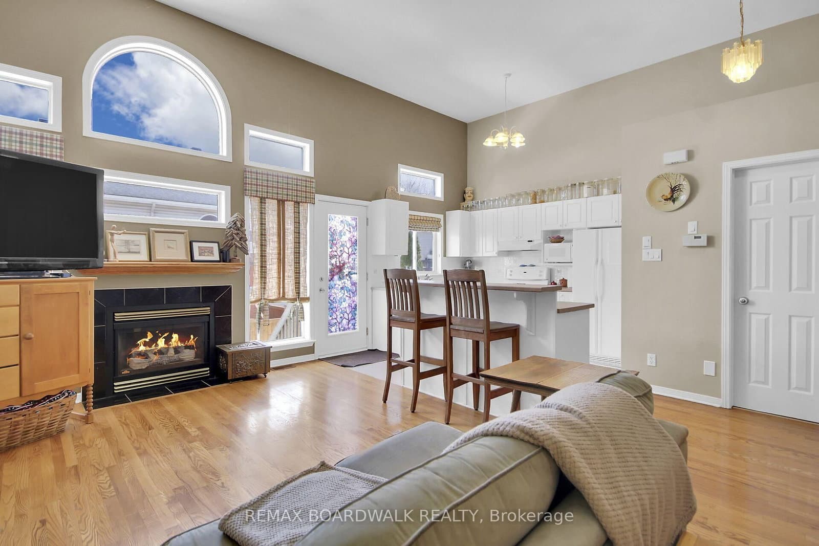 5 Maple Park Private, Ottawa, ON — photo 2