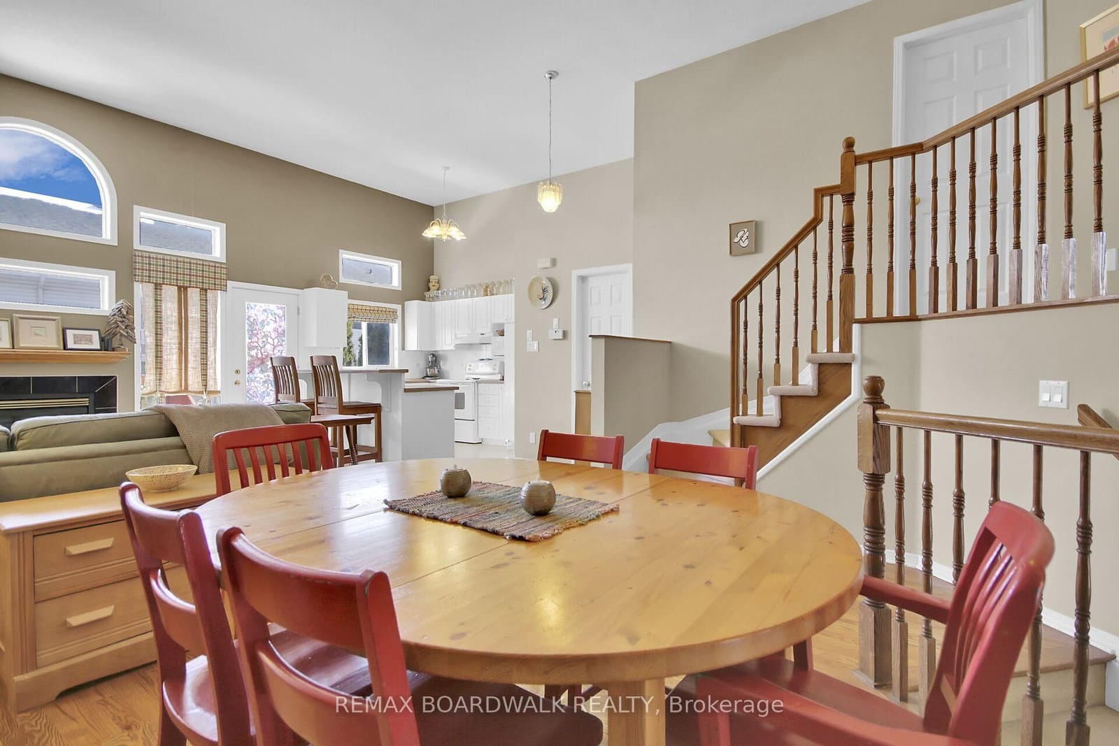 5 Maple Park Private, Ottawa, ON — photo 3