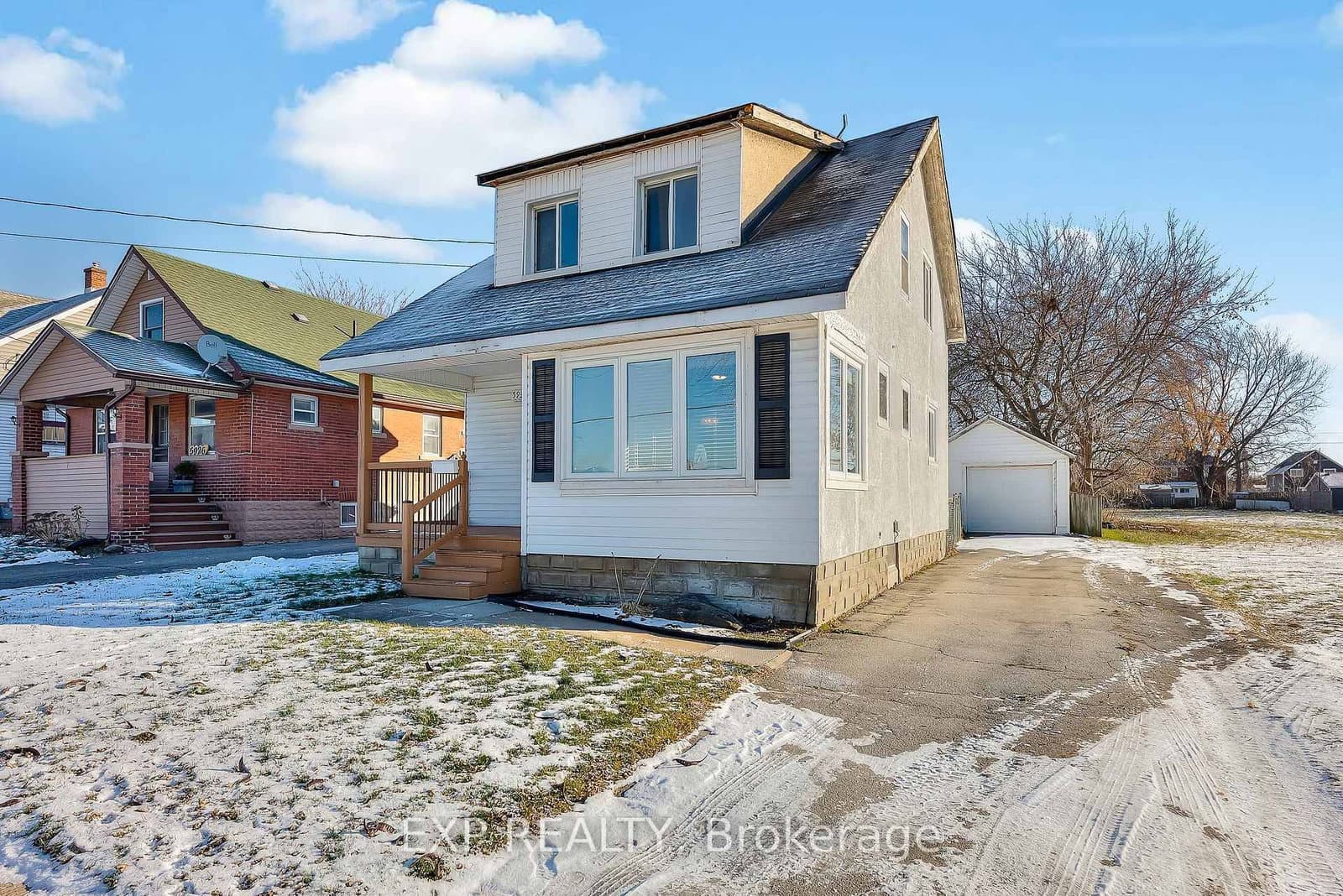 5932 Carlton Avenue, Niagara Falls, ON