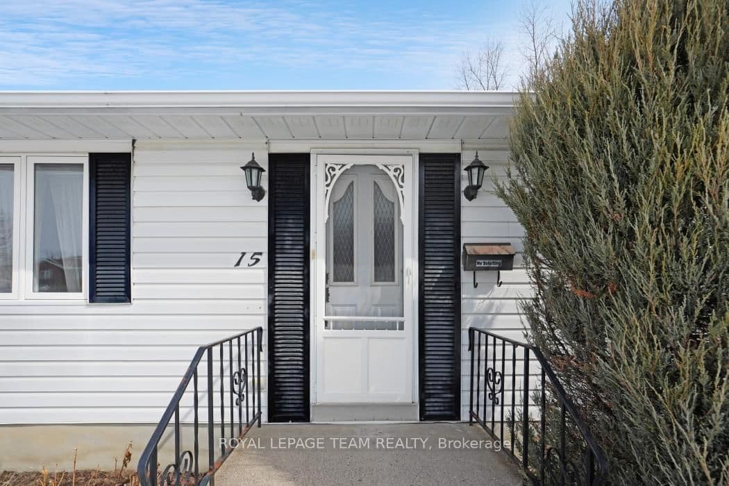 15 Overlake Drive, Ottawa, ON — photo 2