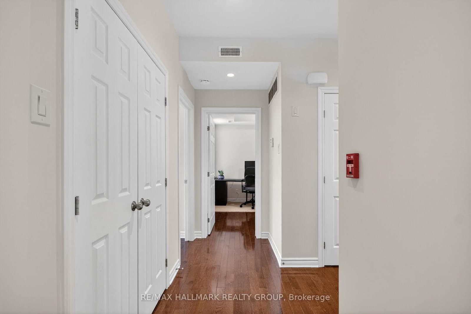 Unit F - 849 Blackcomb Private, Ottawa, ON — photo 2