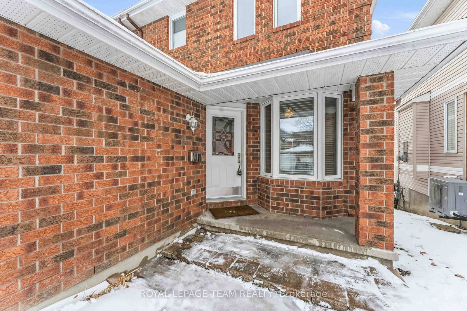 27 Highmont Court, Kanata, ON — photo 2