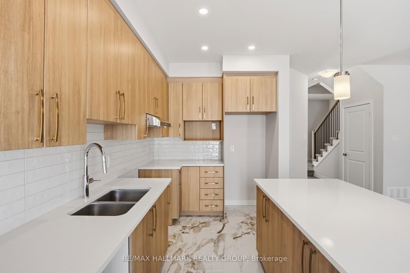 1924 Hawker Private, Carp, ON — photo 2