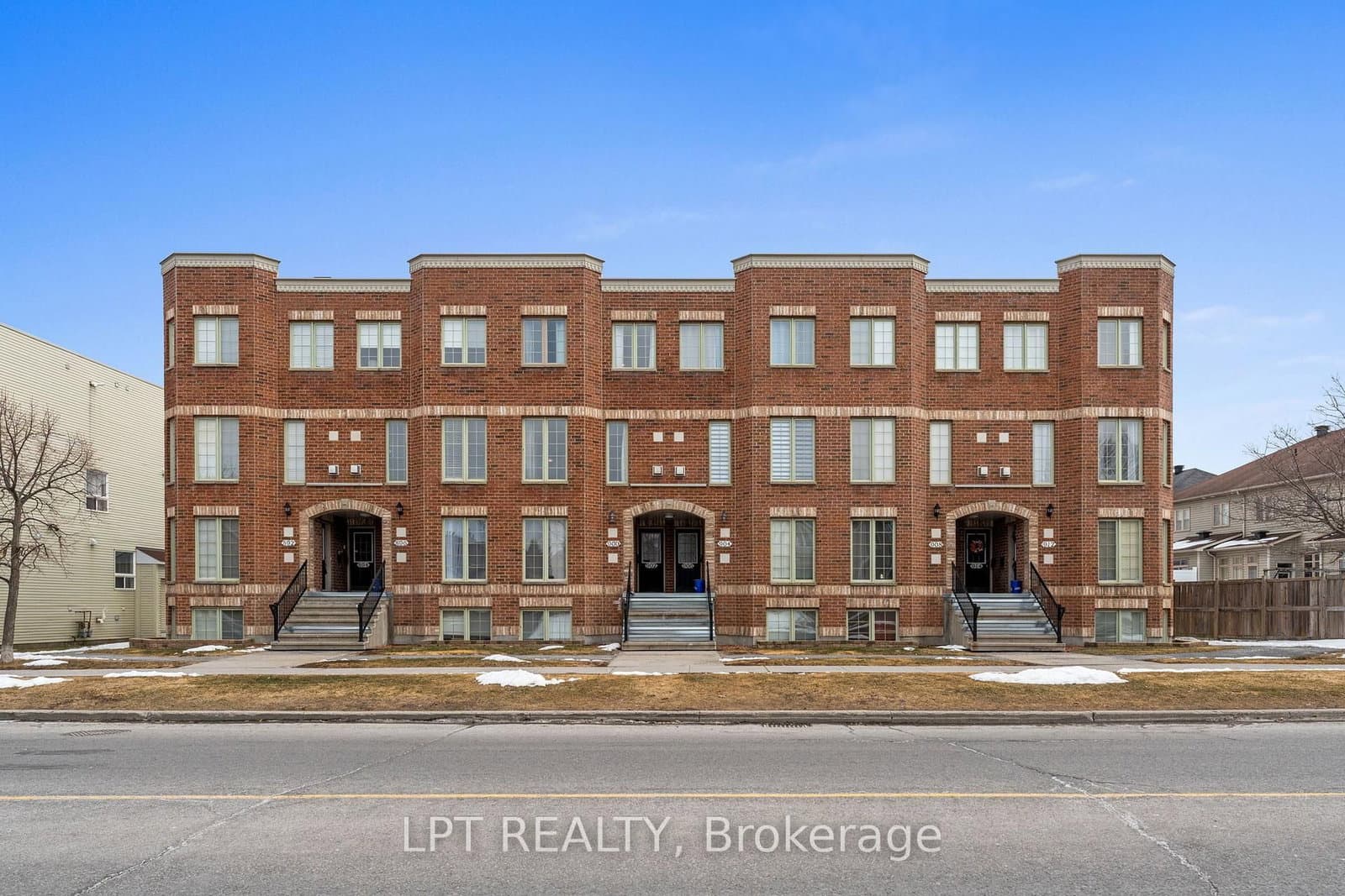 902 Longfields Drive, Ottawa, ON