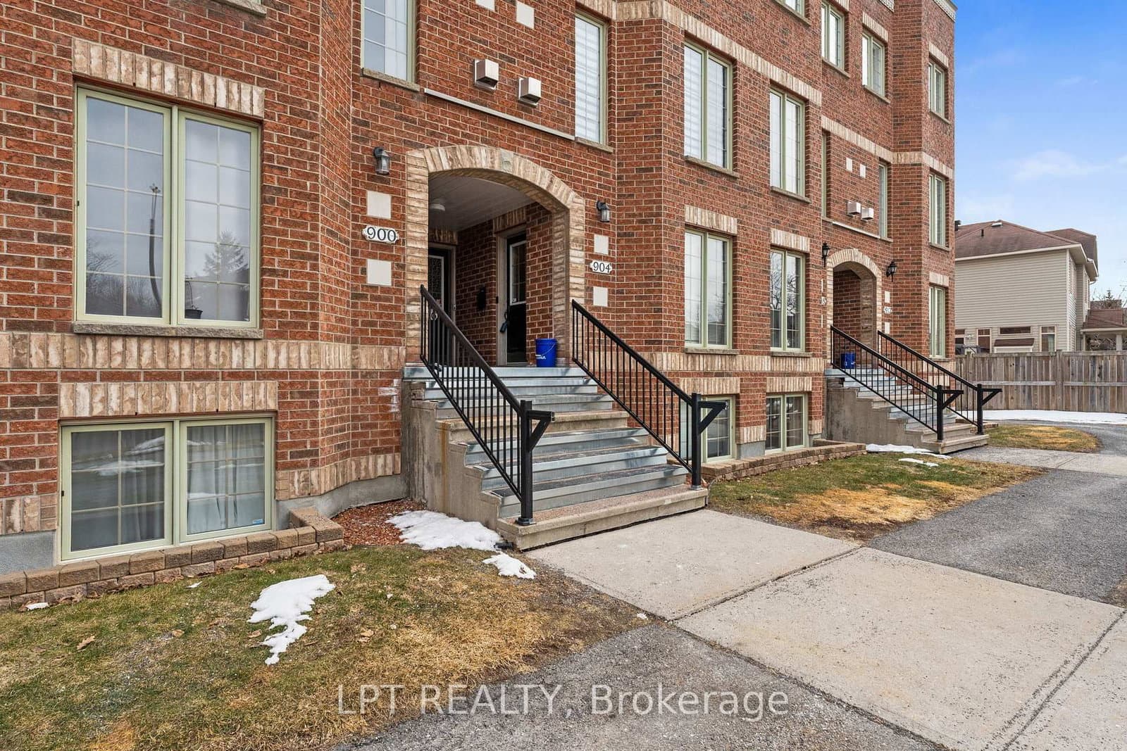 902 Longfields Drive, Ottawa, ON — photo 3