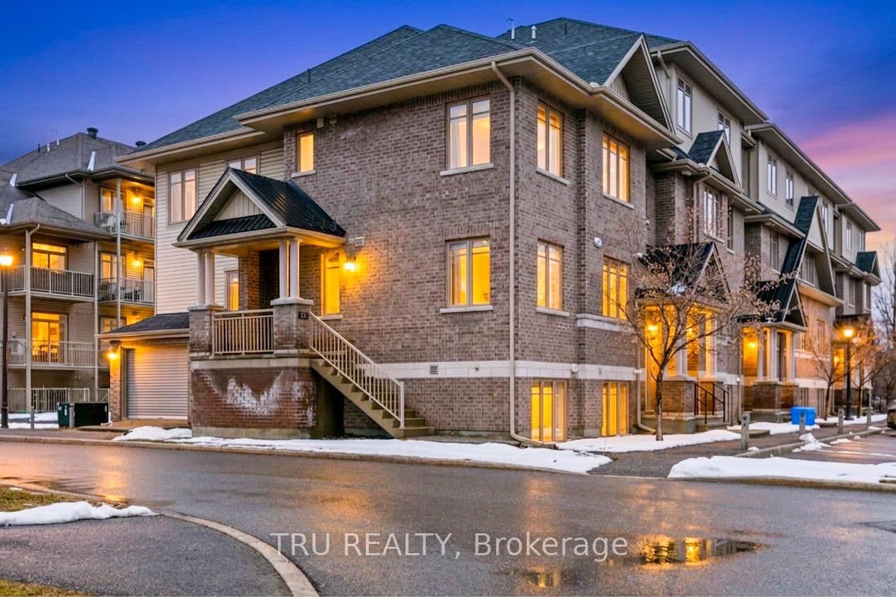 28 Tadley Private, Ottawa, ON