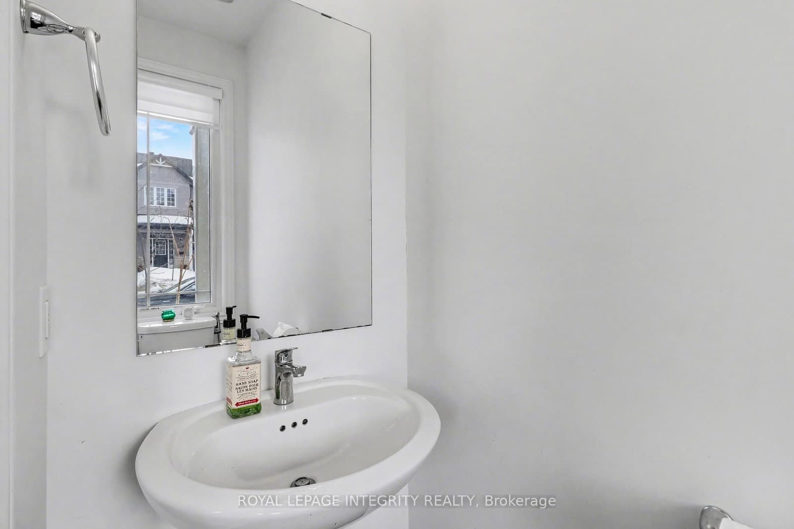 105 Mesa Drive, Ottawa, ON — photo 3