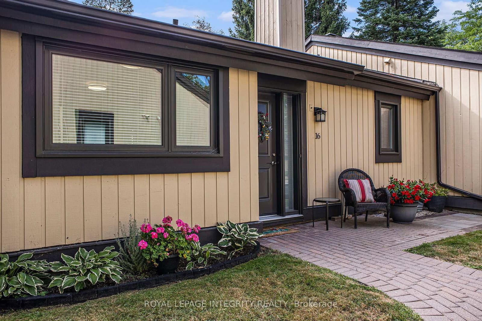 16 Pebble Beach Court, Ottawa, ON — photo 2