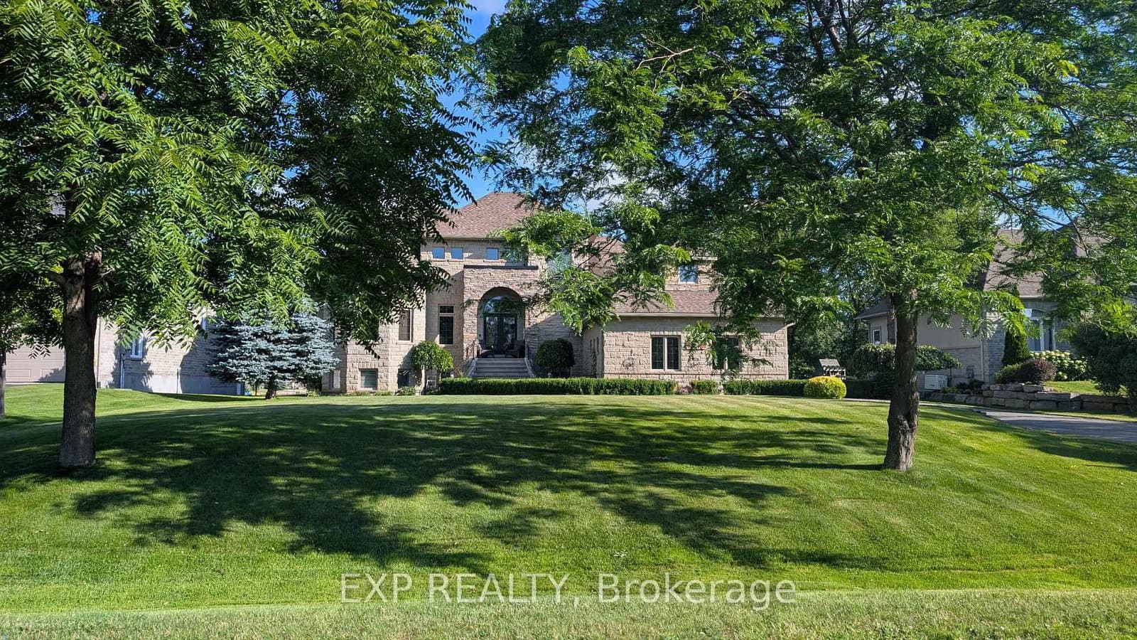 6715 Suncrest Drive, Ottawa, ON